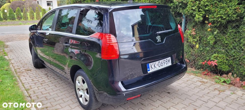 Peugeot 5008 - 8