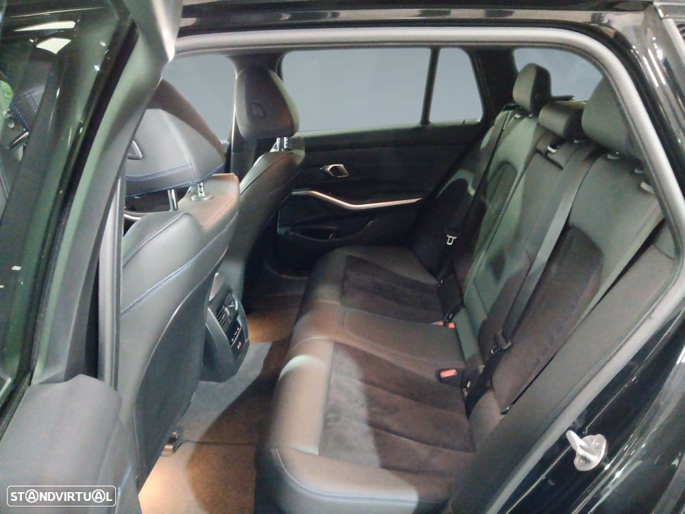 BMW 320 d Pack Desportivo M Auto - 13