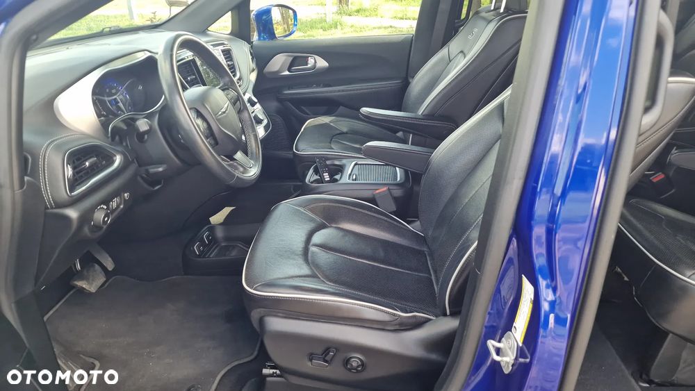 Chrysler Pacifica - 28