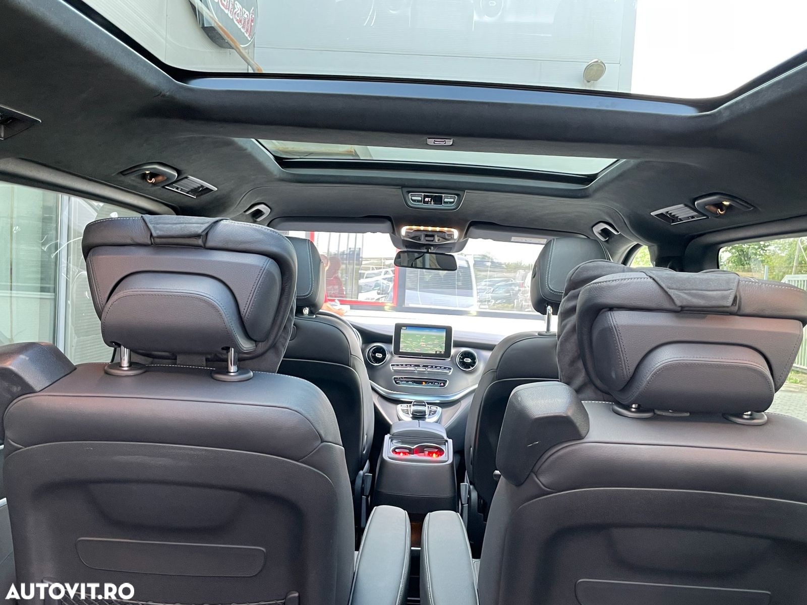 Mercedes-Benz V 300 d lang 4Matic 9G-TRONIC Exclusive - 27
