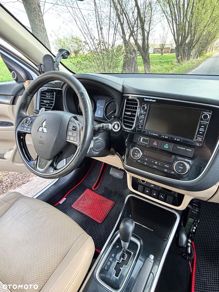 Mitsubishi Outlander 2.0 Instyle Navi 4WD CVT - 11