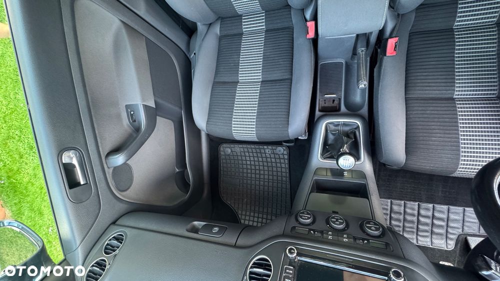 Volkswagen Golf Plus 2.0 TDI Comfortline - 24