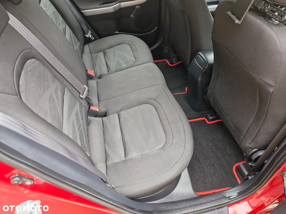 Kia Ceed 1.4 CVVT SW Dream-Team Edition - 9