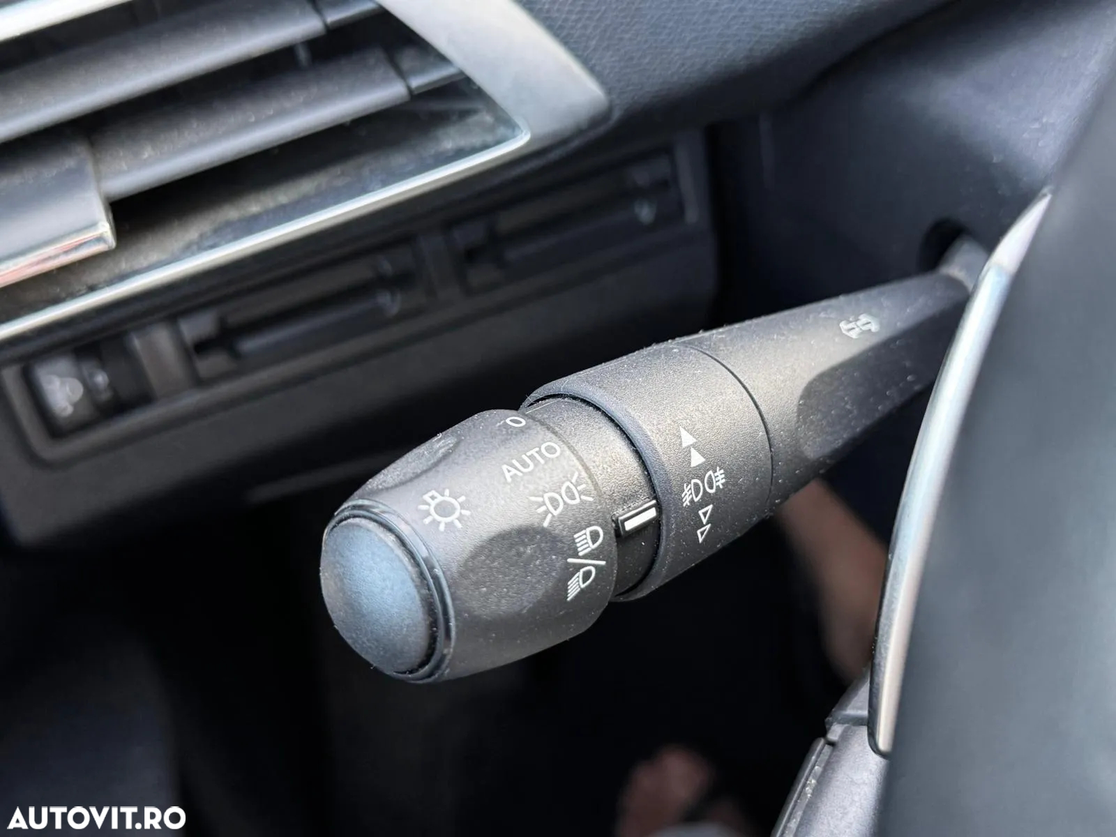 Peugeot 3008 1.2 PureTech Turbo S&S EAT8 Allure - 33