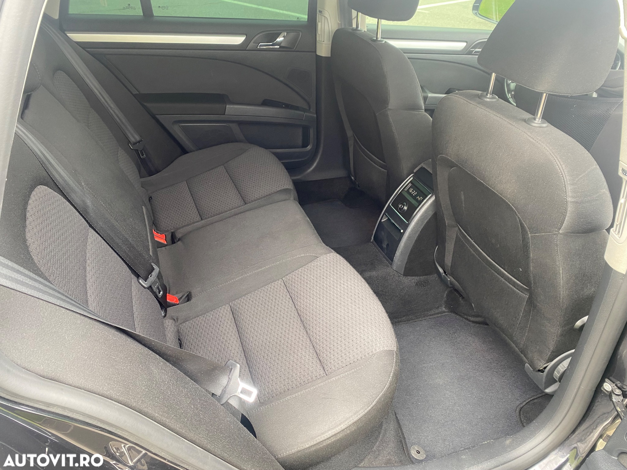 Skoda Superb 2.0 TDI Active - 11
