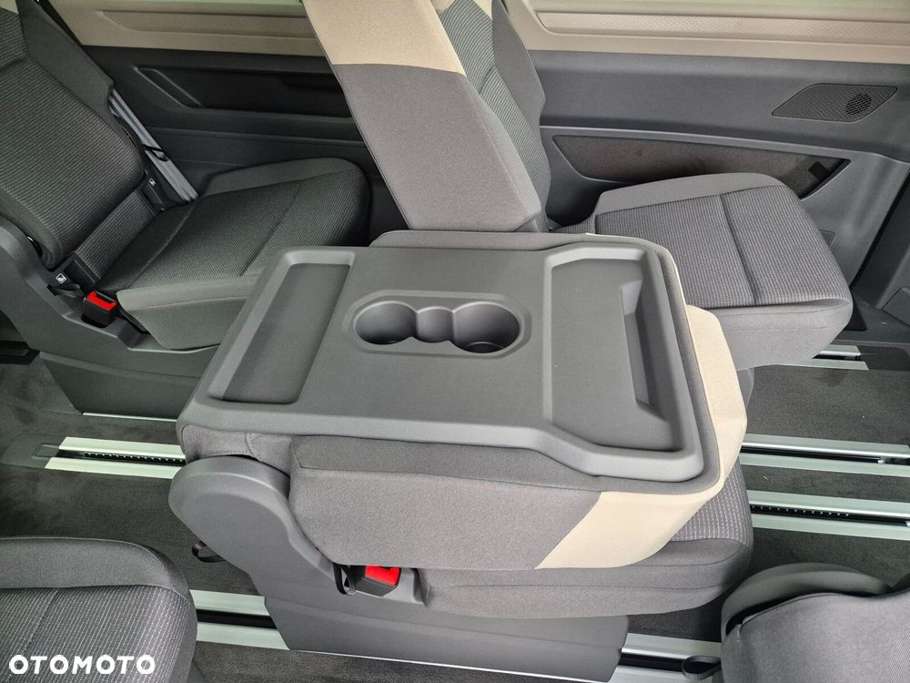 Volkswagen multivan Multivan Family L2 silnik: 2,0 l TDI SCR 150 KM / skrzynia biegów: 7-biegowa DSG rozstaw osi: 3124 mm - 21