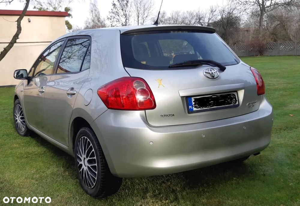 Toyota Auris 1.4 D-4D Terra - 2