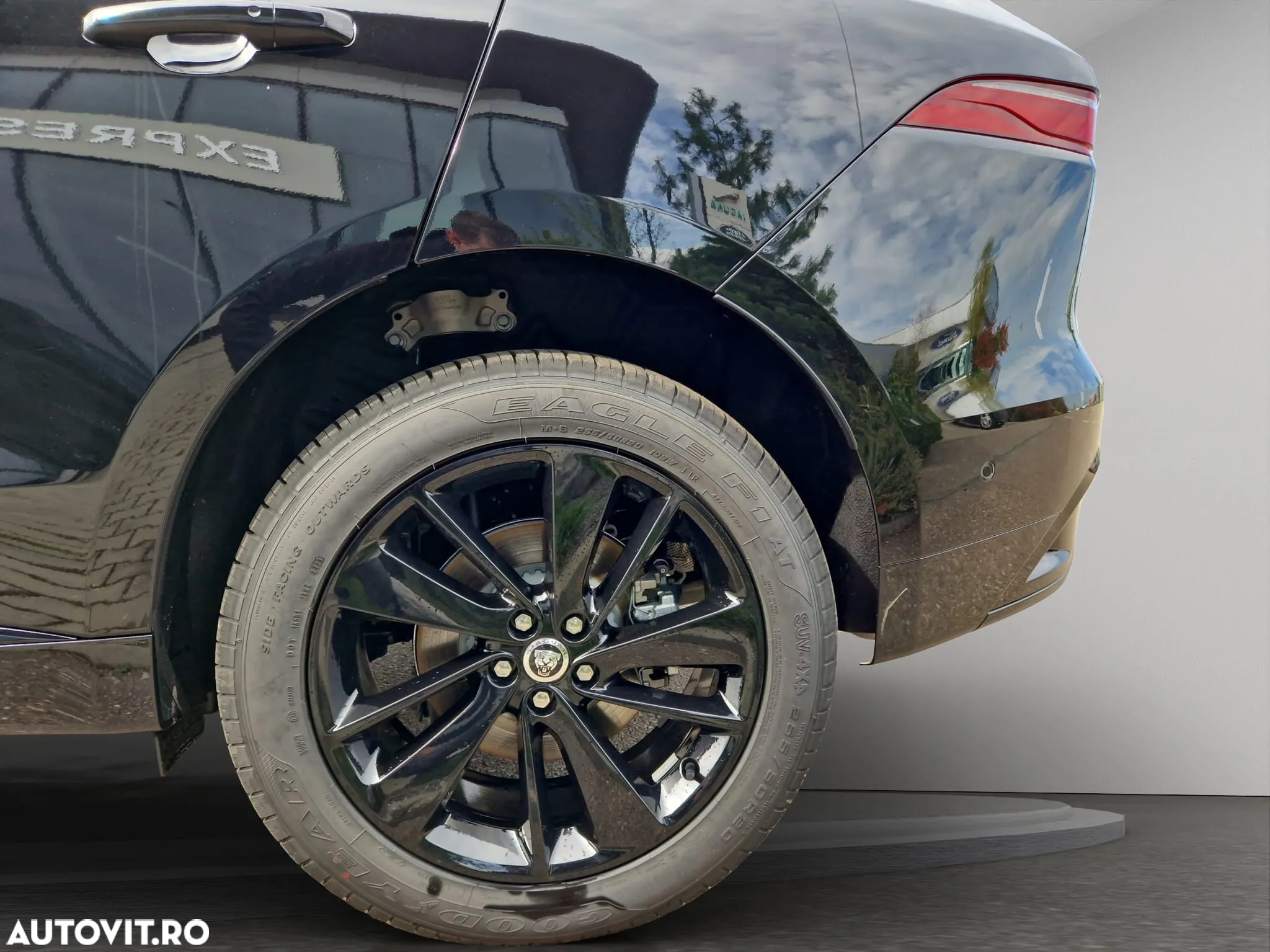 Jaguar F-Pace D200 AWD R-Dynamic SE - 19