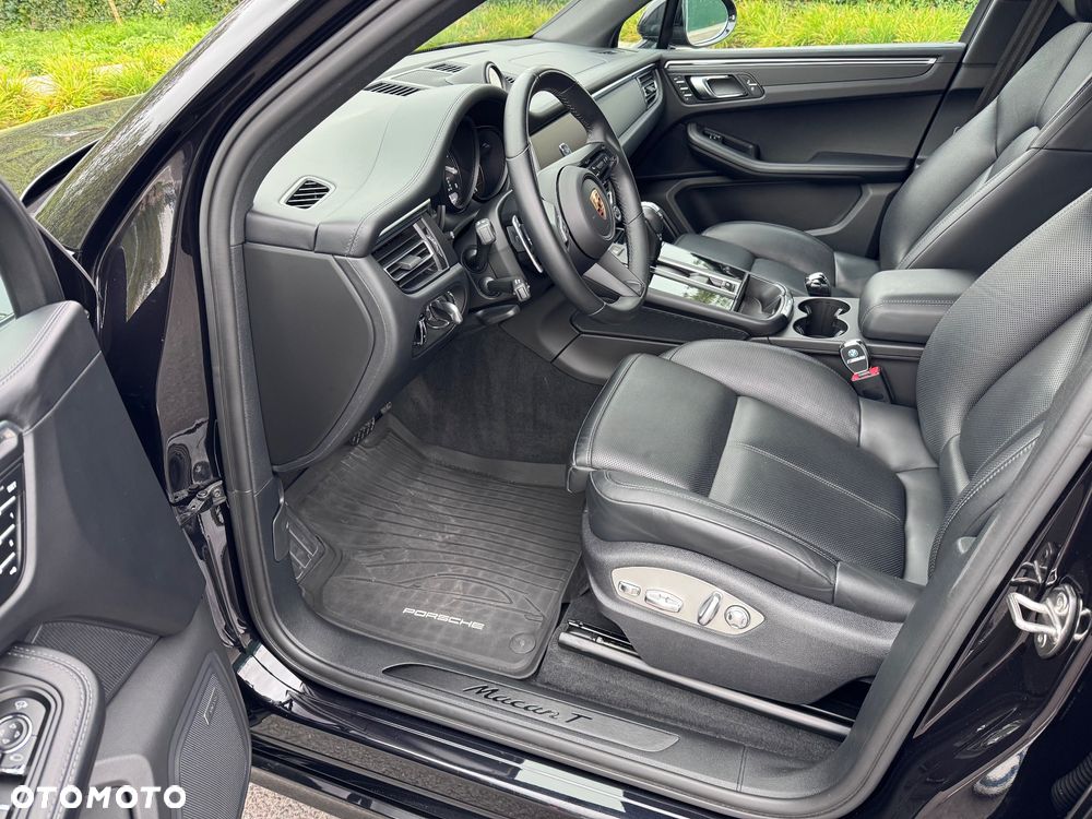 Porsche Macan T - 11