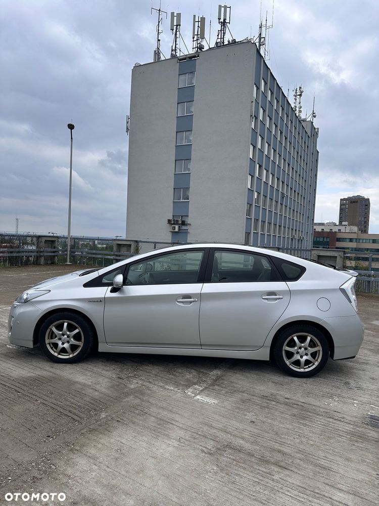 Toyota Prius (Hybrid) Executive - 8