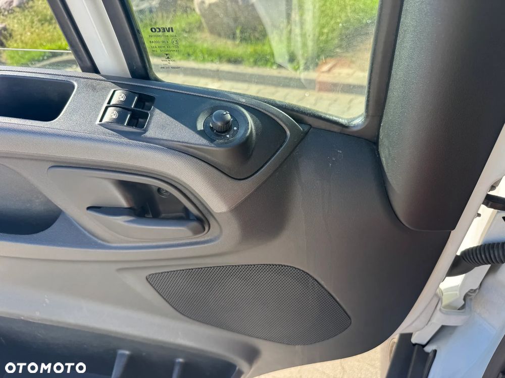 Iveco 3.0 Daily 35S18 hak CarPlay 12m3 średni LED Hi-Matic - 7