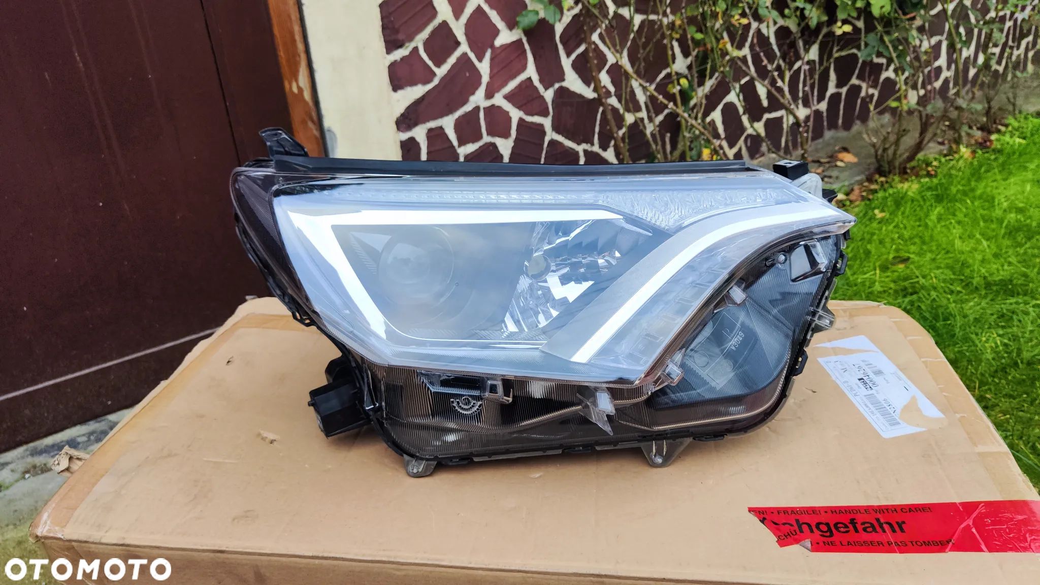Toyota Rav4 Lift 16-19 Lampa Prawa Przód Zwykła Soczewka z LED DRL - 1