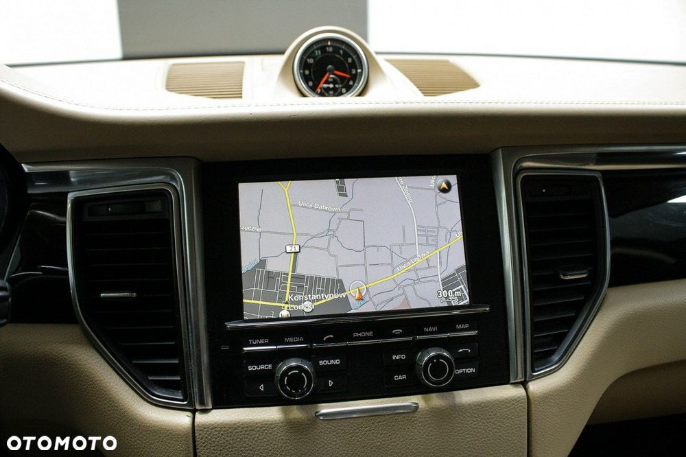 Porsche Macan - 16
