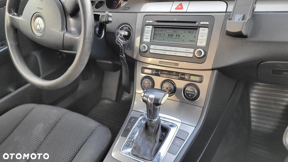 Volkswagen Passat - 11