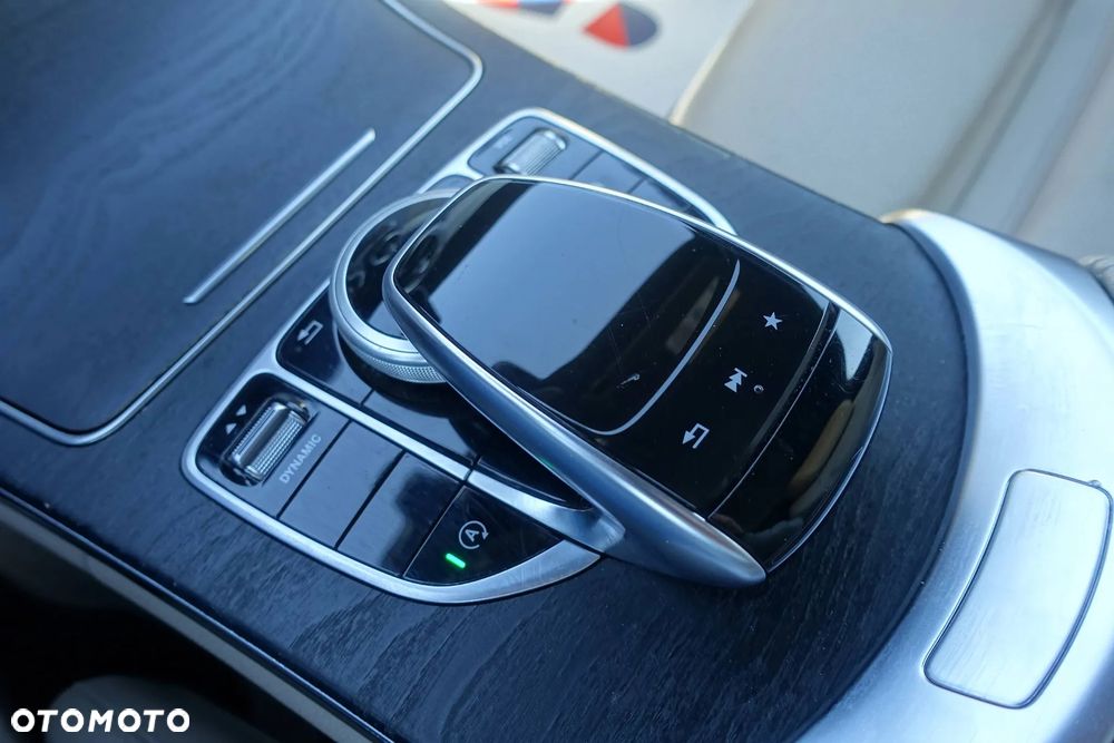 Mercedes-Benz Klasa C 200 4Matic 9G-TRONIC - 21