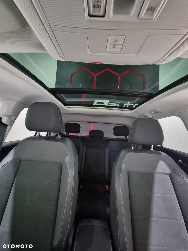 Volkswagen T-Roc - 19