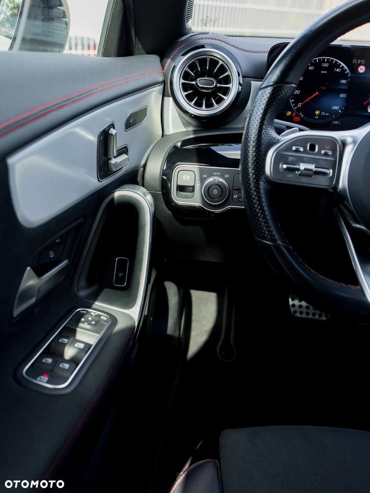 Mercedes-Benz CLA 200 7G-DCT - 17