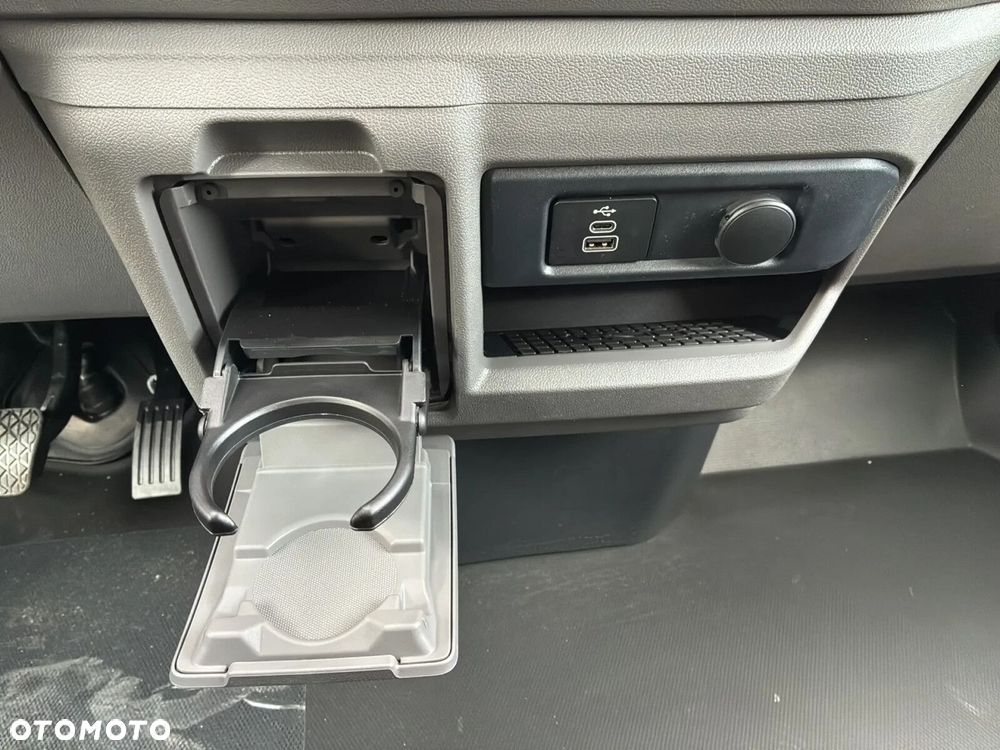 Volkswagen Caravelle - 34