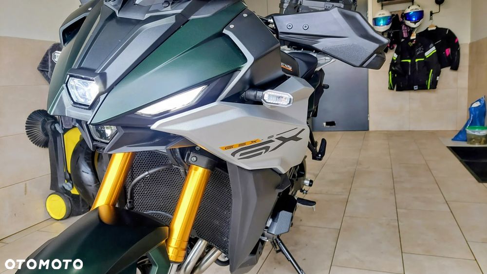 Suzuki GSX 1000 - 18