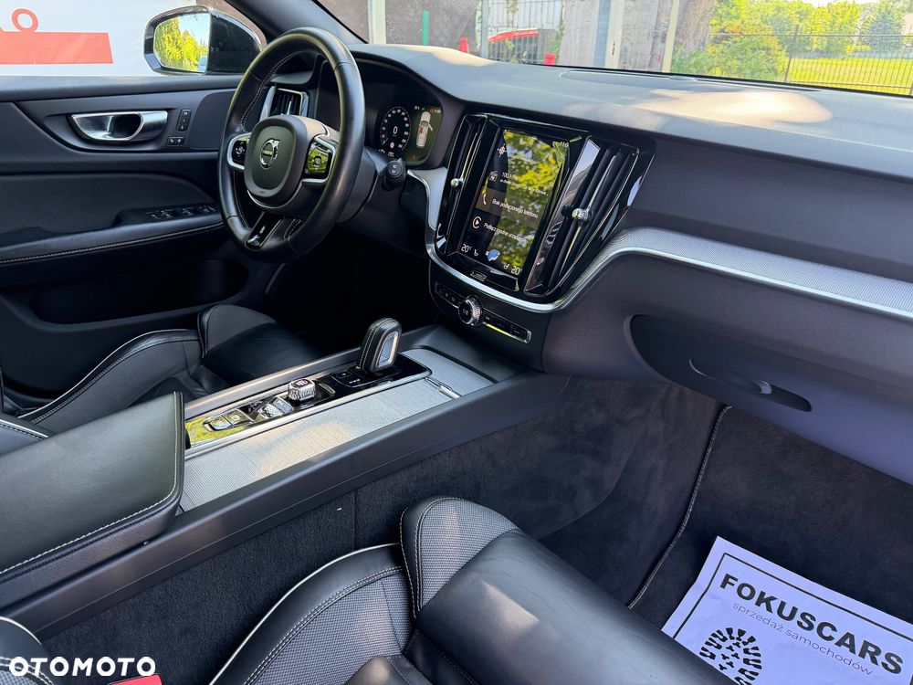 Volvo V60 B3 B R-Design - 38