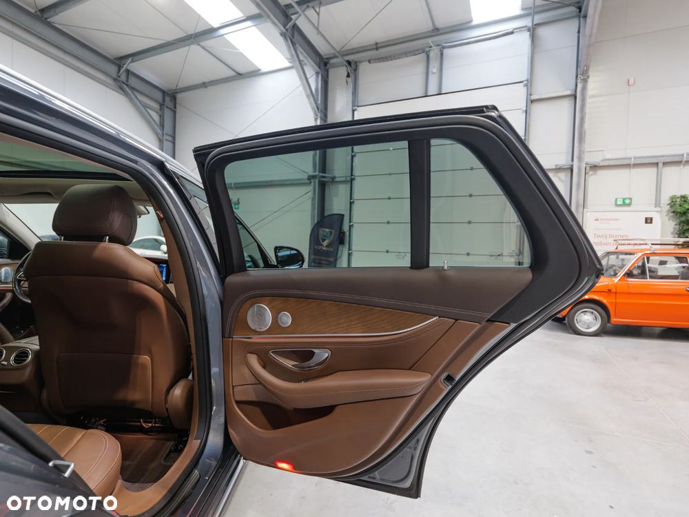 Mercedes-Benz Klasa E 220 d 4-Matic All-Terrain - 38