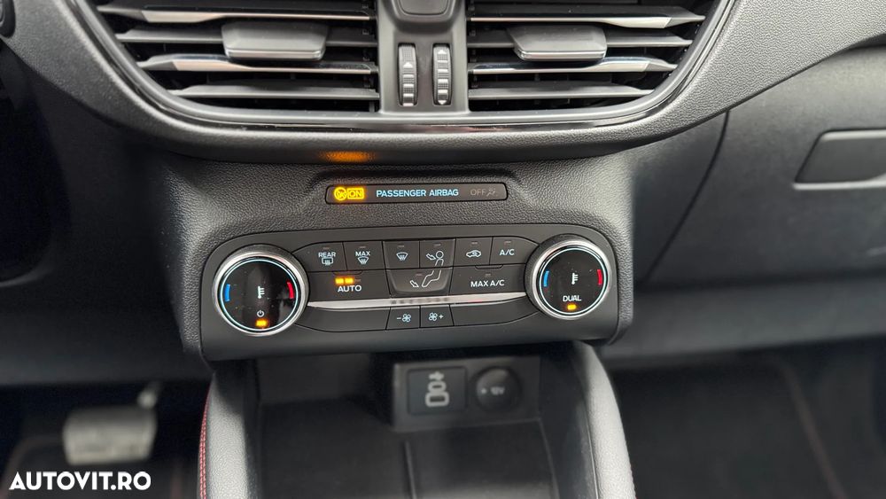 Ford Kuga 2.5 Duratec FHEV 4x4 ST-LINE X - 17