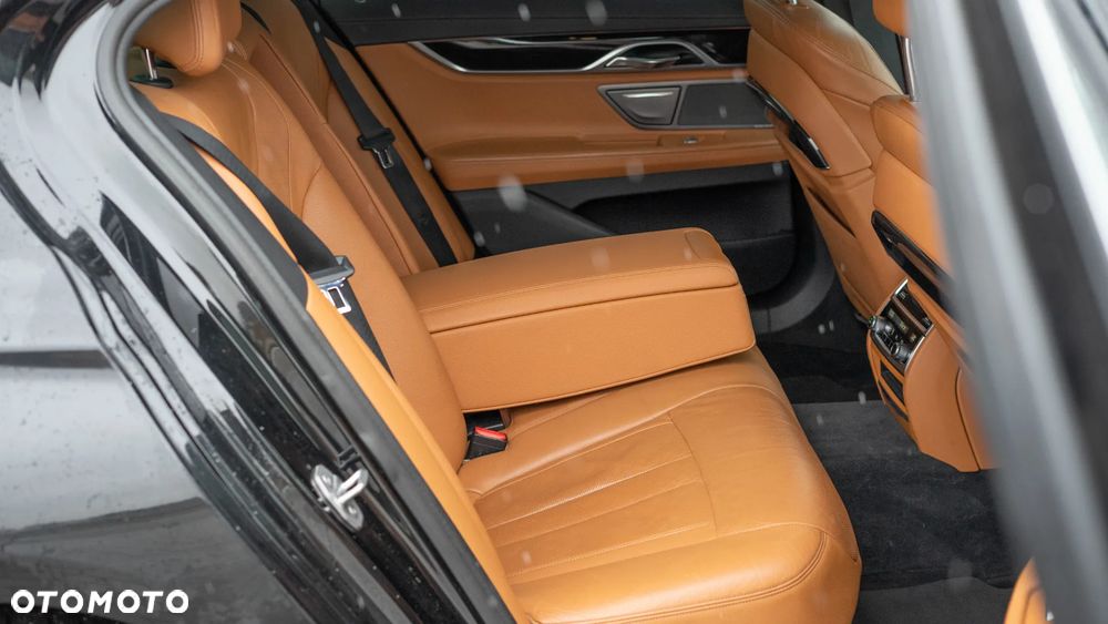 BMW Seria 7 740d xDrive - 27