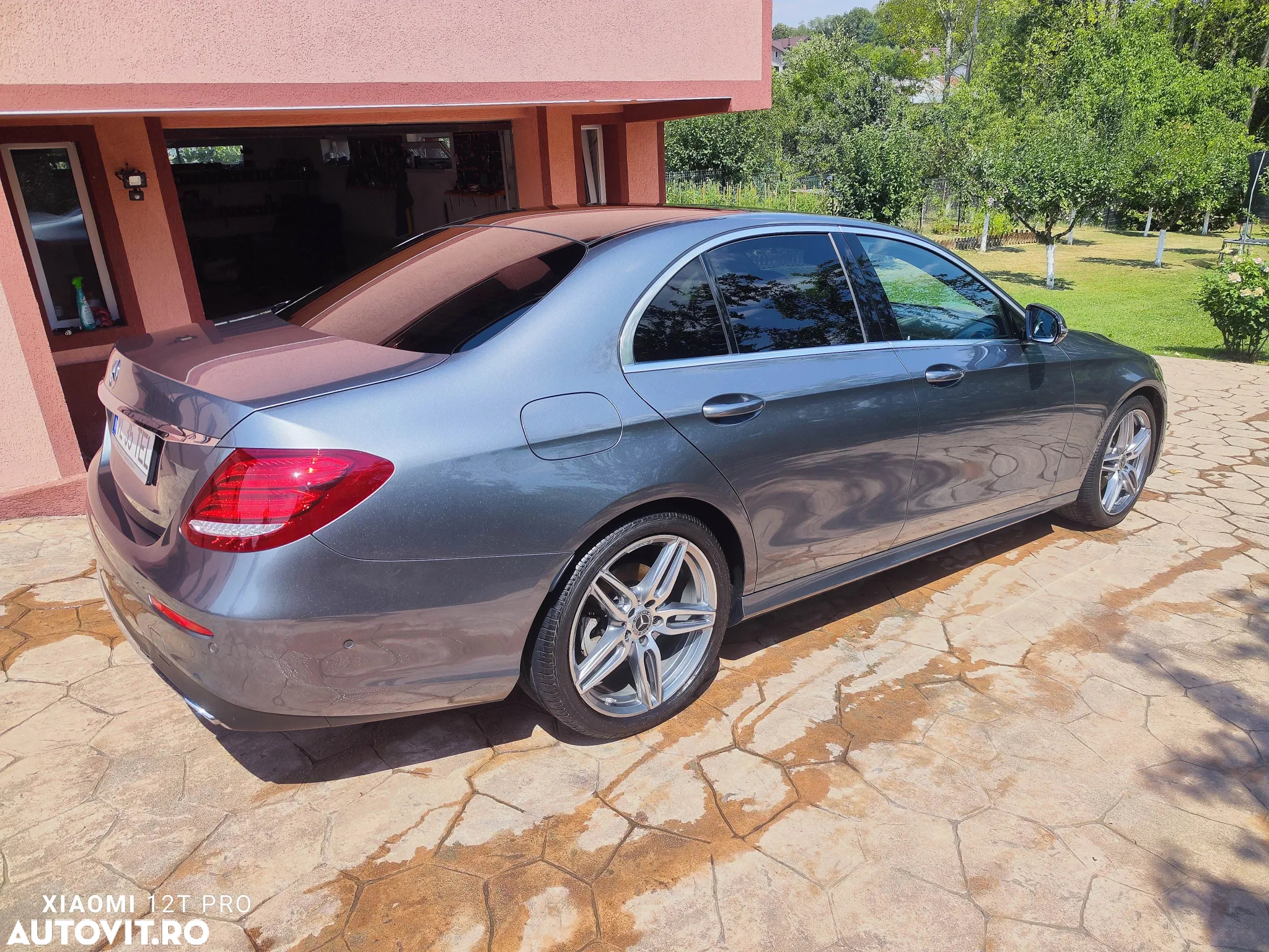 Mercedes-Benz E 220 d T 9G-TRONIC AMG Line - 9