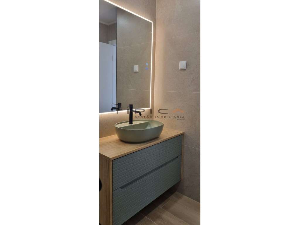 Amadora-Venteira T2+1 totalmente remodelado, atualmente ainda em fa... - Grande imagem: 4/14