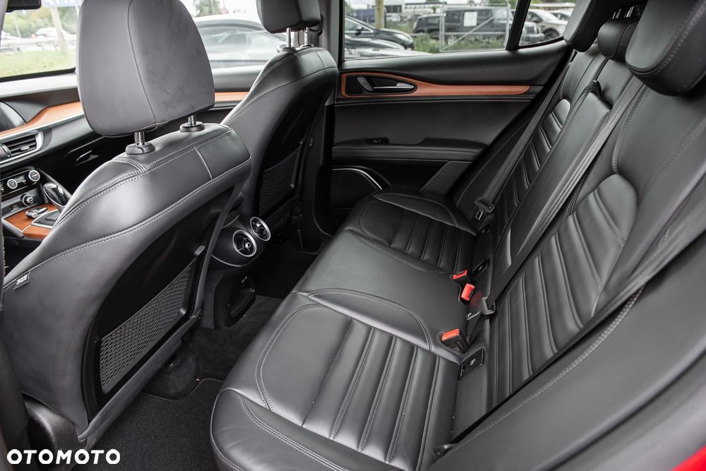 Alfa Romeo Stelvio - 30