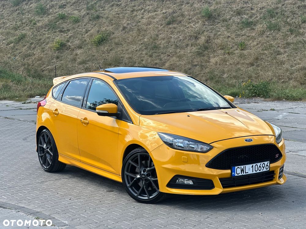 Ford Focus 2.0 EcoBoost ST mit Leder-Sport-Paket - 1