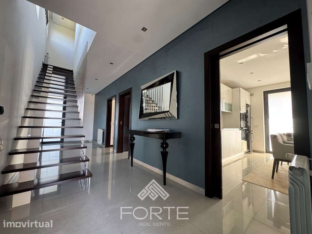 Moradia T4 de arquitetura contemporânea, mobilada e equipada em Pon... - Grande imagem: 4/29