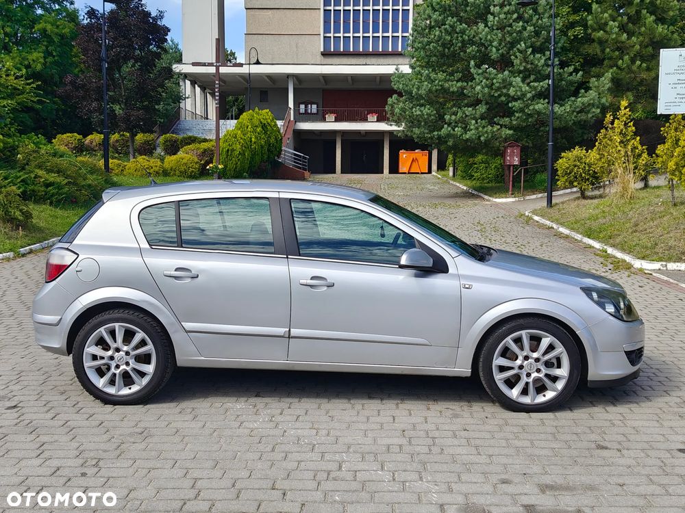 Opel Astra 2.0 T Cosmo - 9