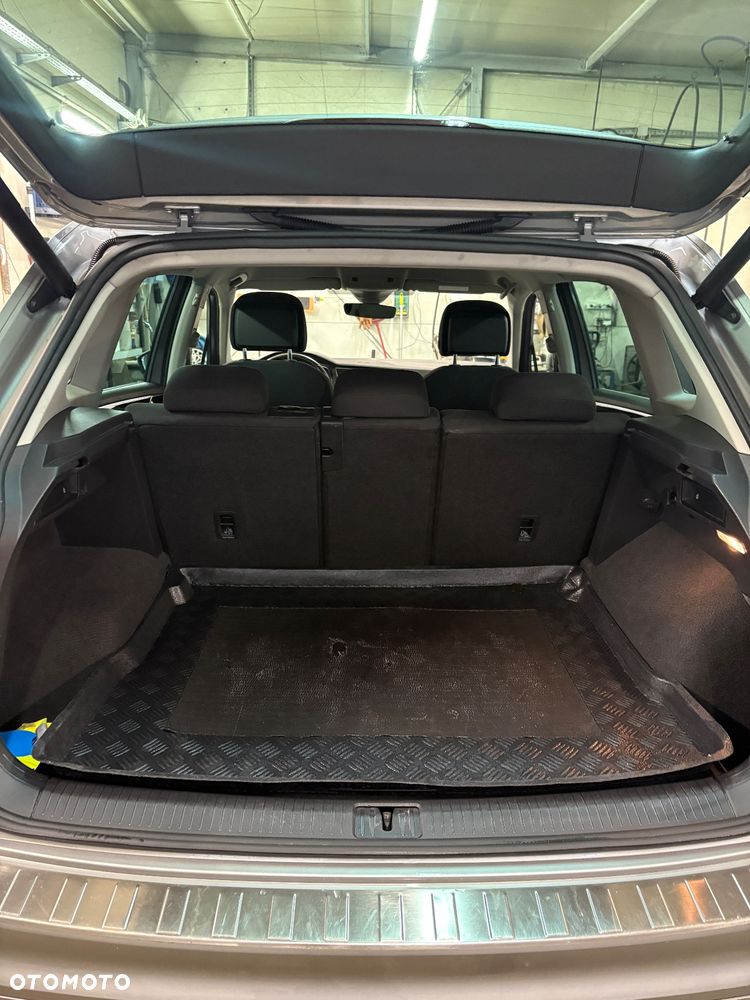Volkswagen Tiguan - 11
