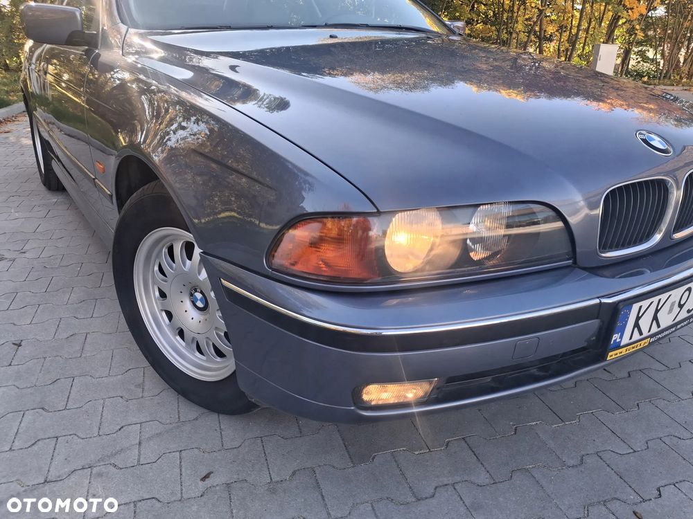 BMW 523I