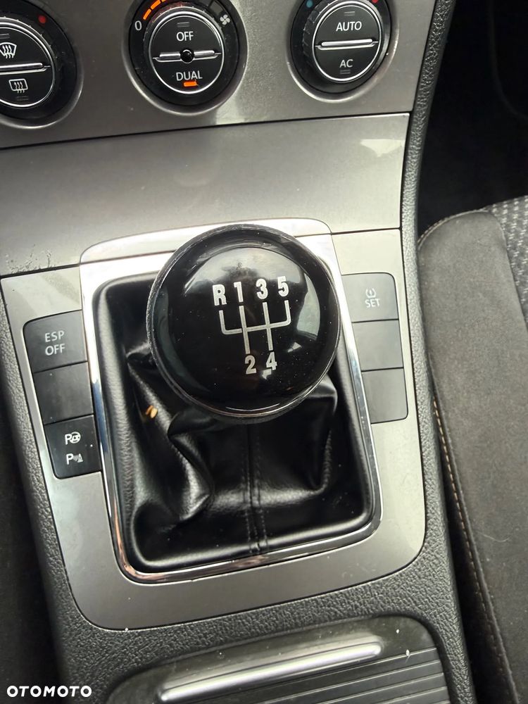 Volkswagen Passat 2.0 TDI DPF Individual - 19