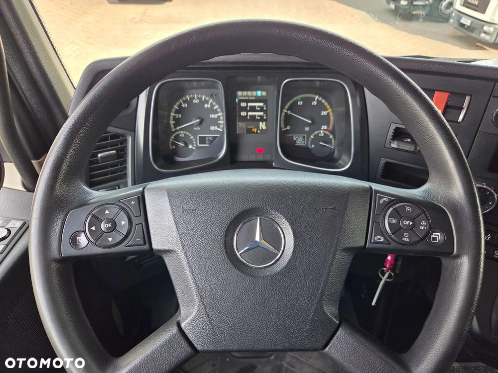 Mercedes-Benz Actros - 11