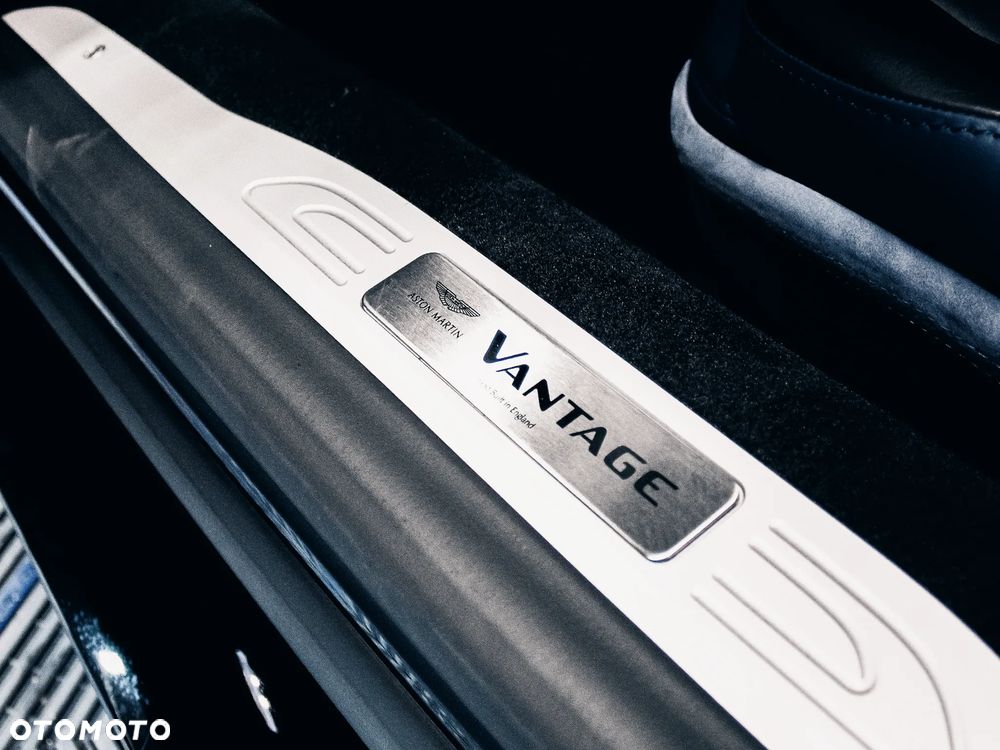 Aston Martin V8 Vantage Standard - 14