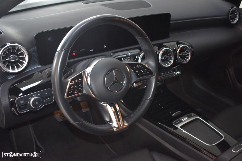 Mercedes-Benz A 250 - 25