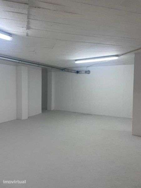 Armazém com 100 m² em Cascais — Espaço Amplo e Versátil - Grande imagem: 5/8