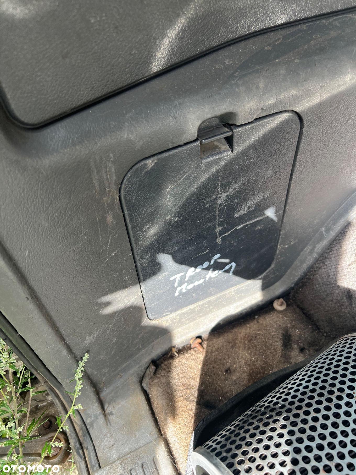 Zaślepka lewarka bagażnika isuzu trooper opel monterey - 4
