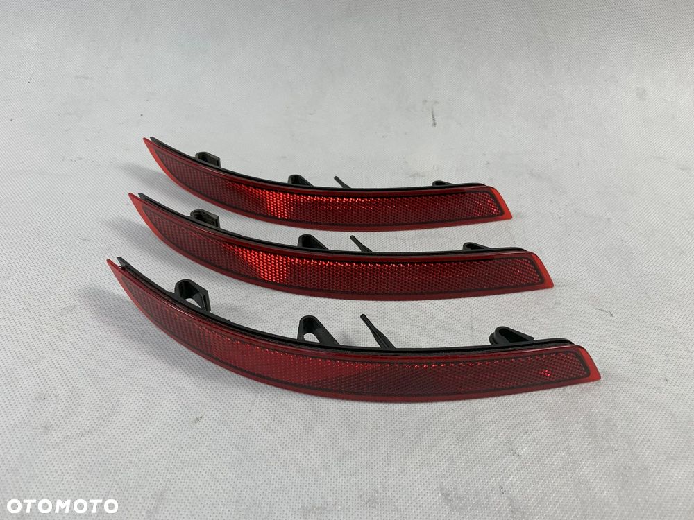 Opel Astra 4 IV J kombi 10-12r Odblask lewy tyl tylny 2szt - 1