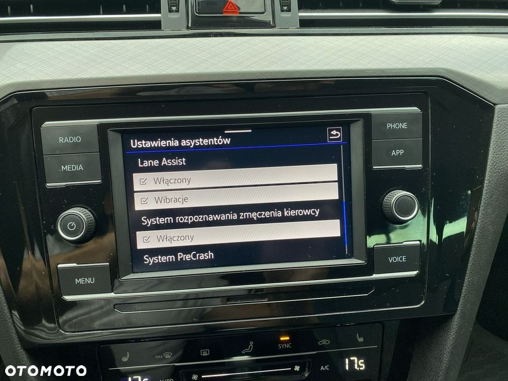 Volkswagen Passat - 22