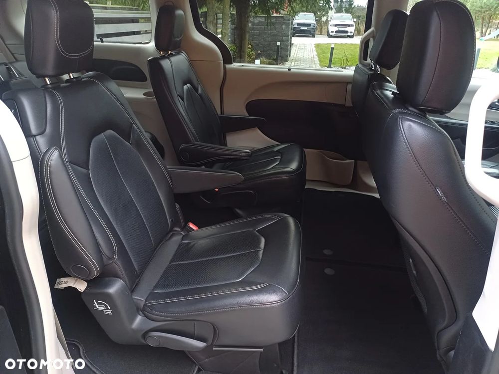 Chrysler Pacifica - 15