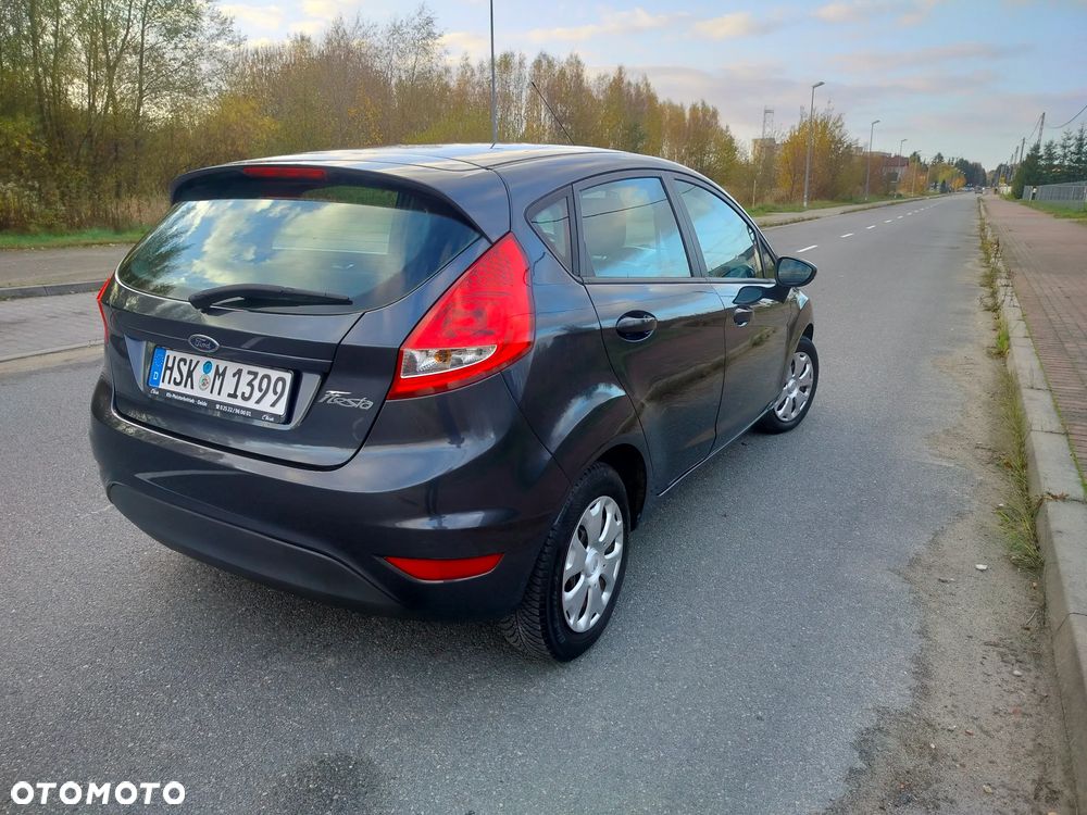Ford Fiesta 2011 photo 4