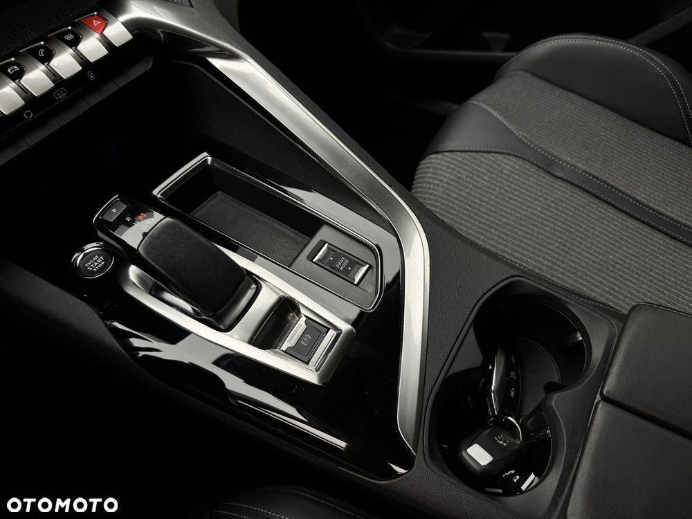 Peugeot 3008 1.6 PureTech Hybrid PHEV Allure Pack S&S EAT8 - 28