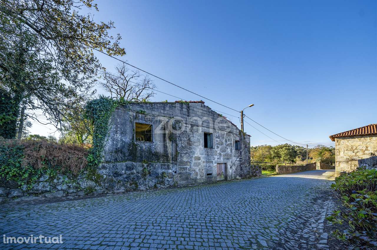 Terreno Urbano de 3053m² com Ruína - Grande imagem: 2/22