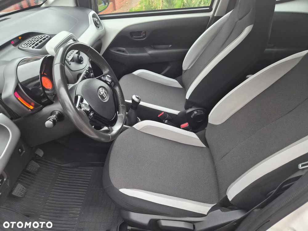 Toyota Aygo x-play - 3