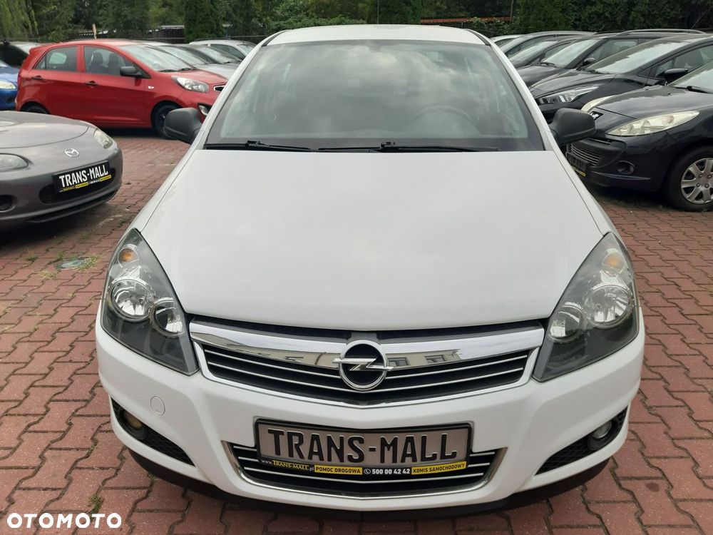 Opel Astra 2012 photo 2
