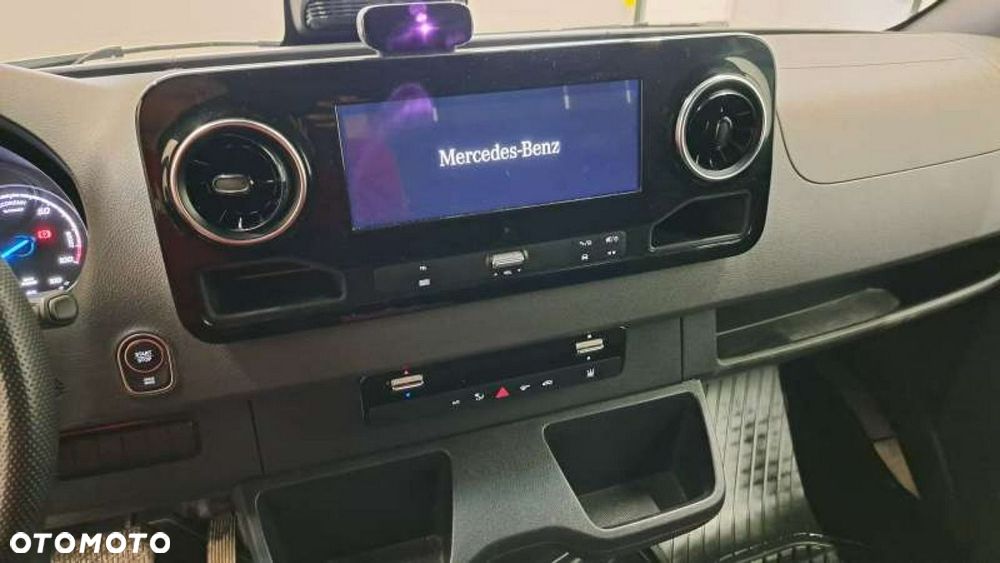Mercedes-Benz Sprinter - 13